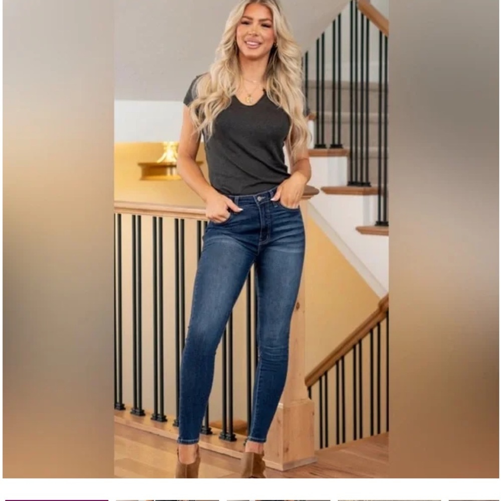 NWT KanCan Estilo Dark Blue Mid-Rise Skinny Jeans